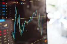 粮食告急？资金疯狂”囤米”，A股这一板块暴涨！中国回应